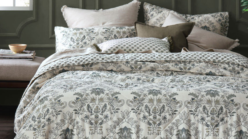 Jovany Bedspread Set