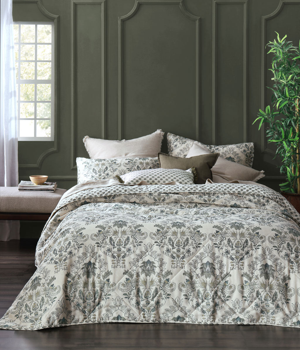 Jovany Bedspread Set