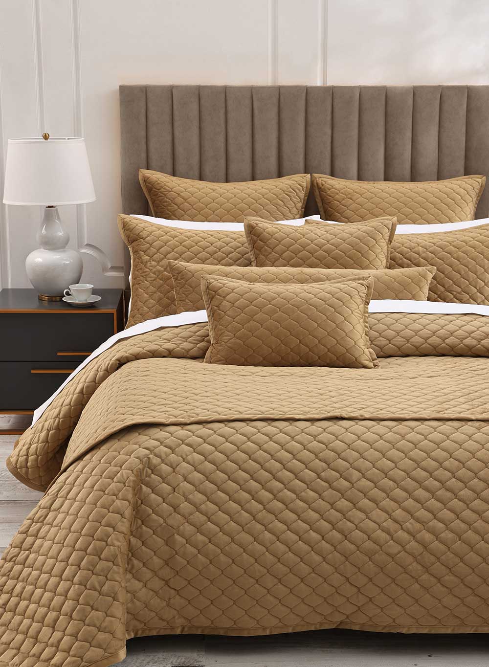 Turner Bedspread Set Gold