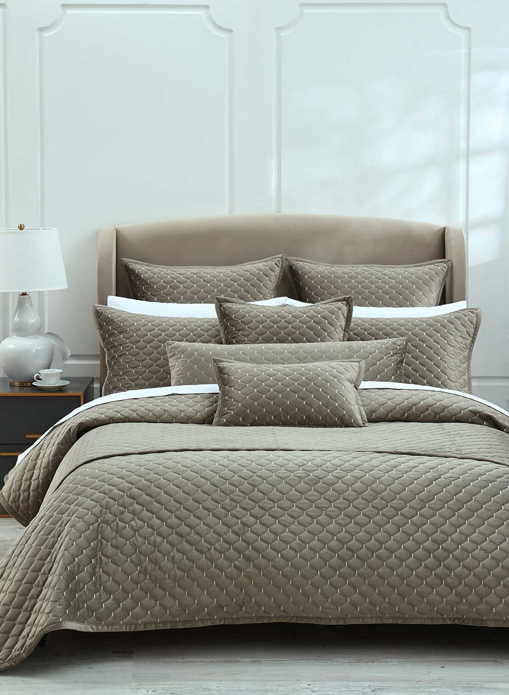 Turner Bedspread Set Oak